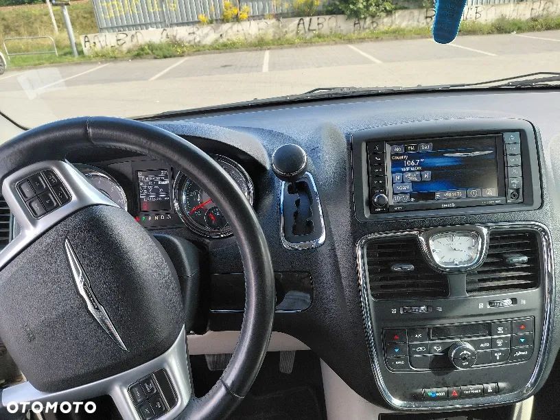 Chrysler Town & Country 3.6 Limited - 15
