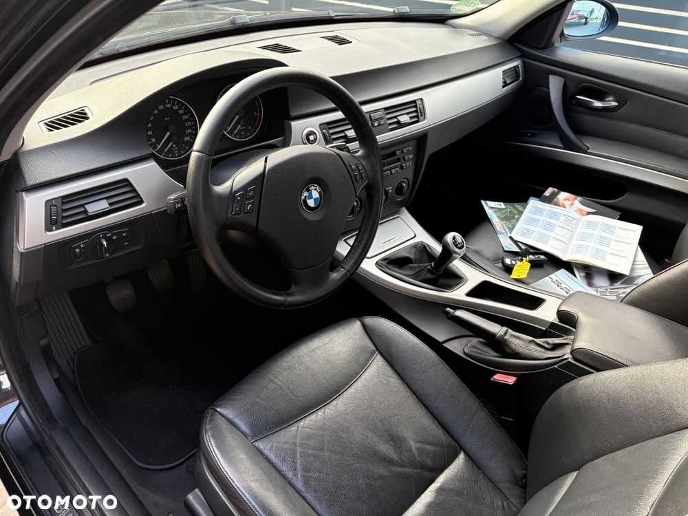 BMW Seria 3 318d - 11