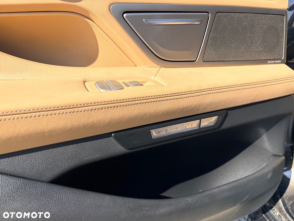 BMW Seria 7 750i xDrive Edition Exclusive - 14