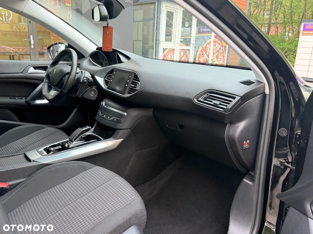 Peugeot 308 BlueHDi 130 EAT8 Business - 25