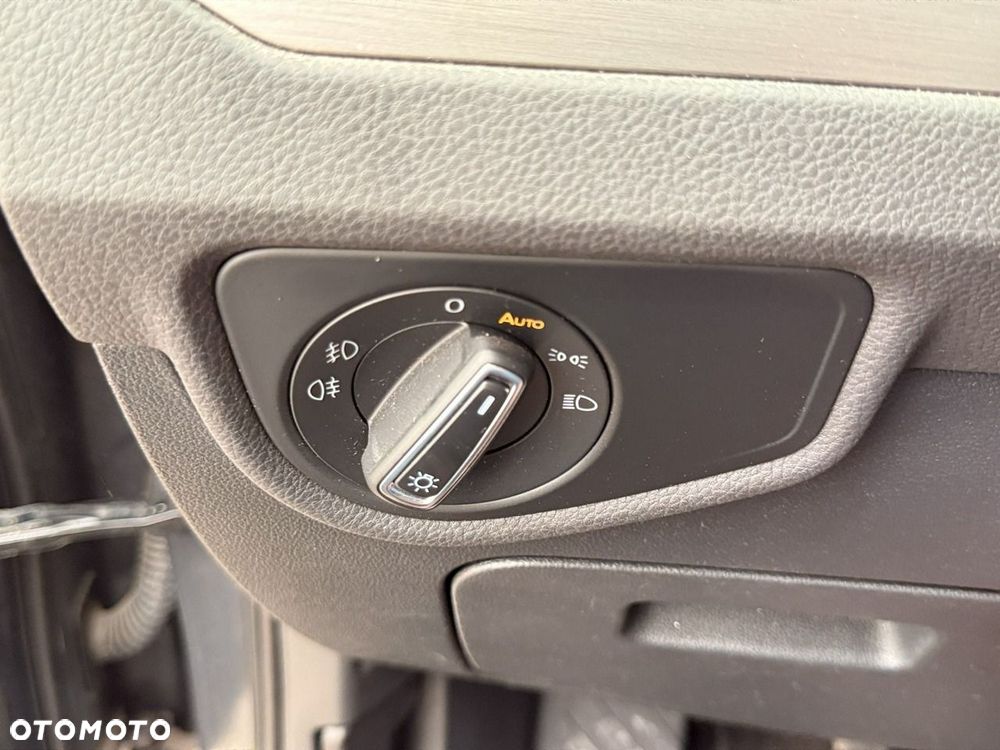 Volkswagen Touran - 27
