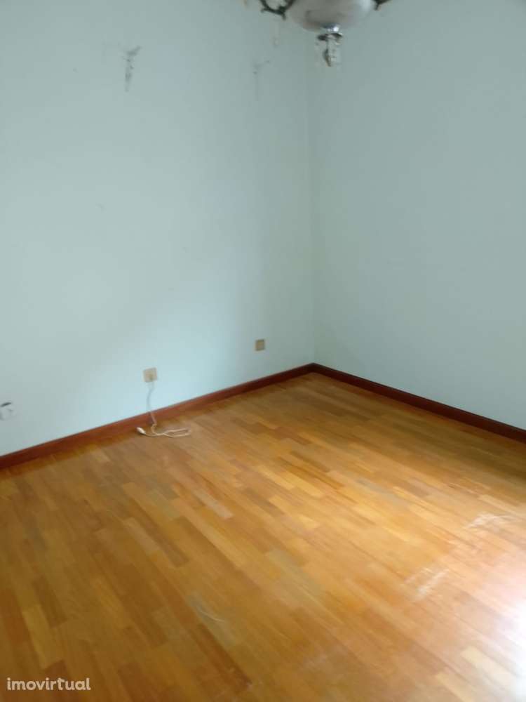 Apartamento T4+1 em Rés-do-chão — Bom estado. - Grande imagem: 4/28