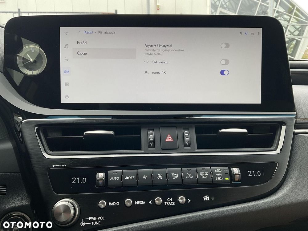 Lexus ES 300h Business Edition - 27