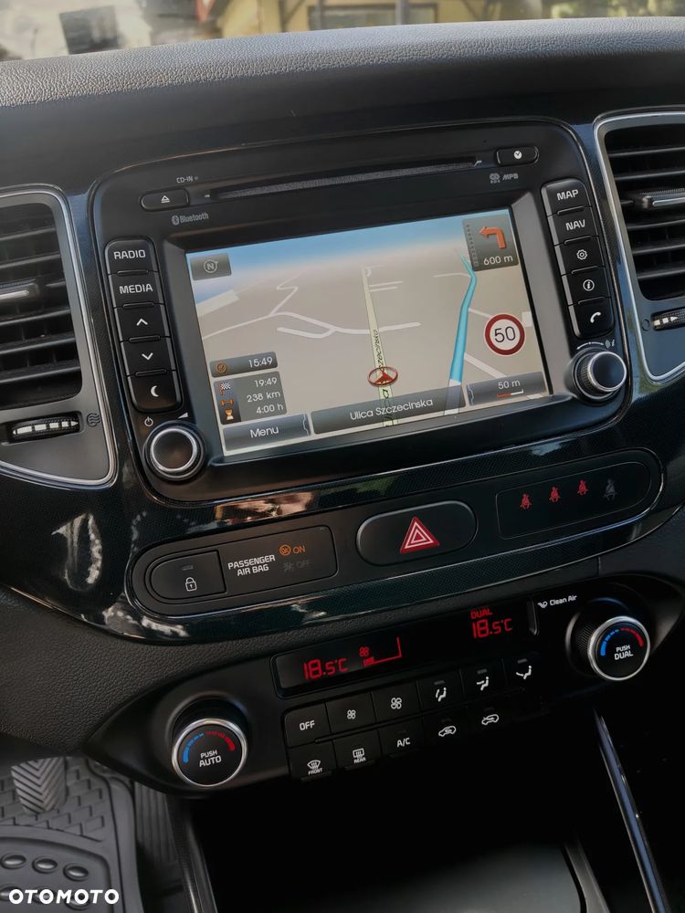 Kia Carens 1.6 GDI Attract - 11