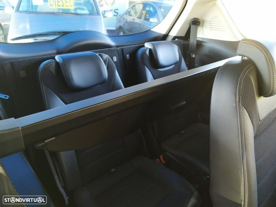 Ford S-Max 2.0 TDCi Titanium 7L 143g - 50