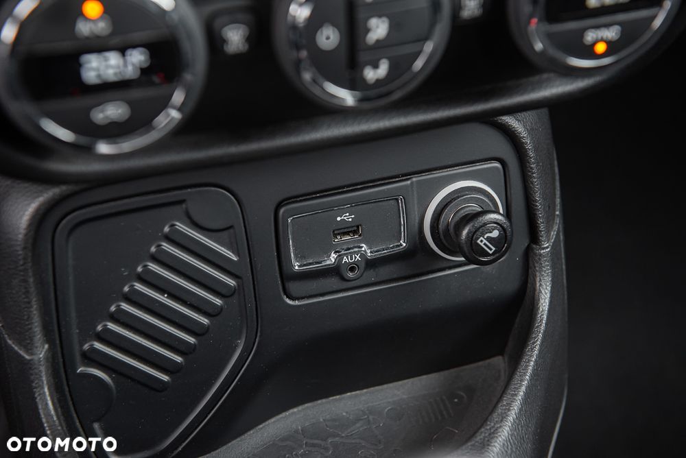 Jeep Renegade 1.4 MultiAir Limited FWD S&S - 24