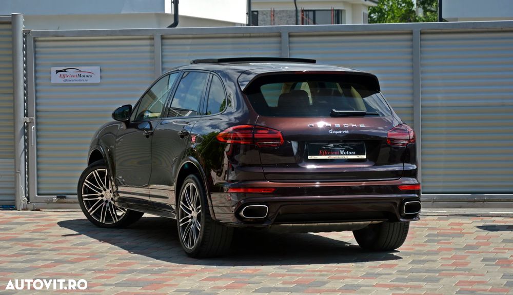 Porsche Cayenne 3.0 L - 4