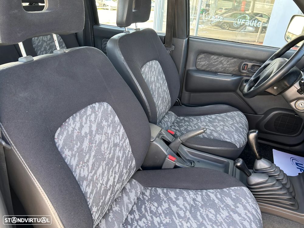 Mitsubishi L200 2.5 TD Club Strakar - 19