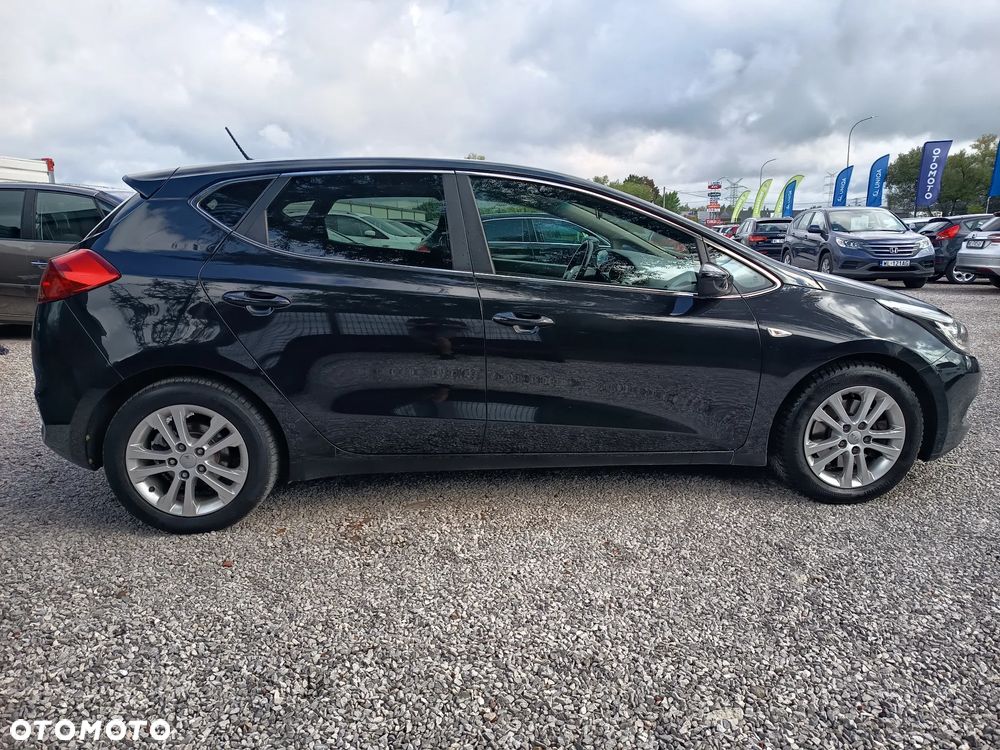 Kia Ceed 1.4 CVVT Fifa World Cup Edition - 8