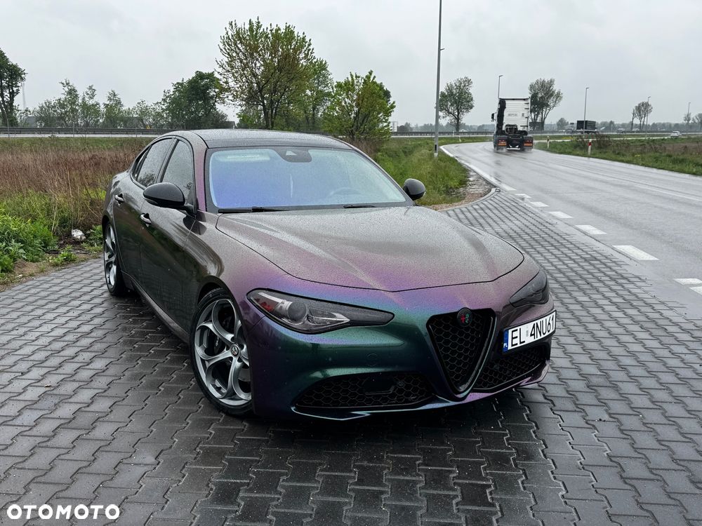 Alfa Romeo Giulia 2.0 Turbo 16V AT8-Q4 Intensa - 1