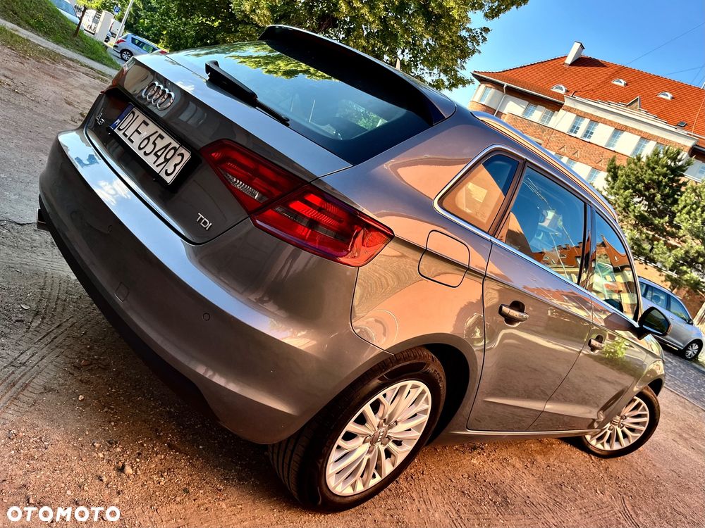 Audi A3 Sportback 1.6 TDI DPF S tronic Ambiente - 5