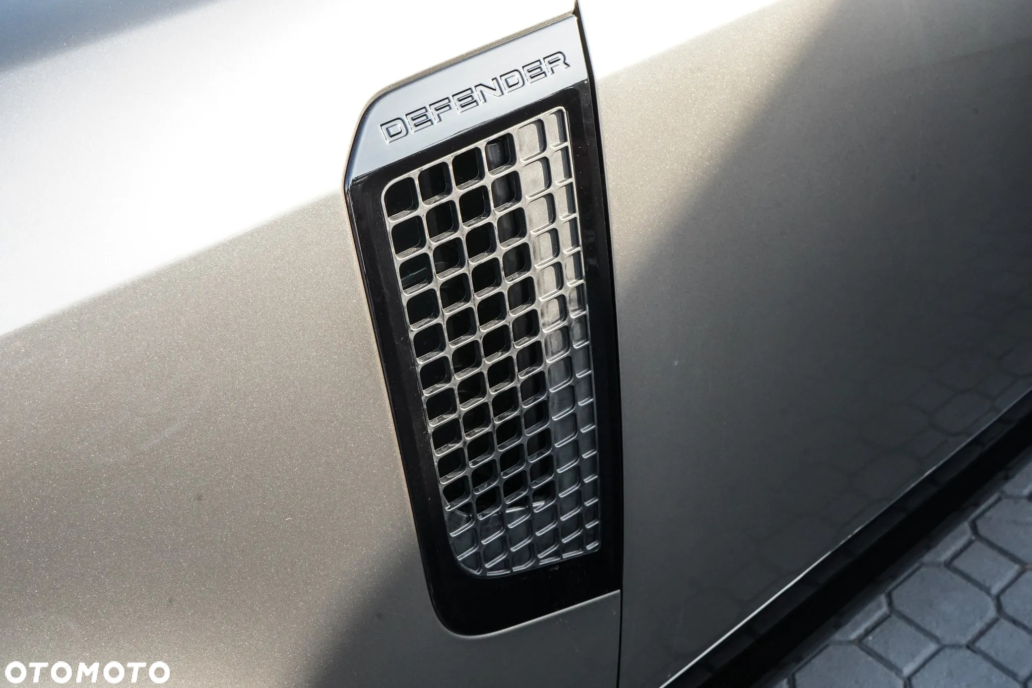 Land Rover Defender - 7