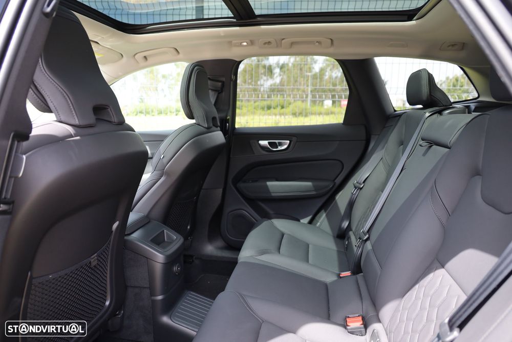 Volvo XC 60 2.0 T6 PHEV Plus Dark AWD - 11