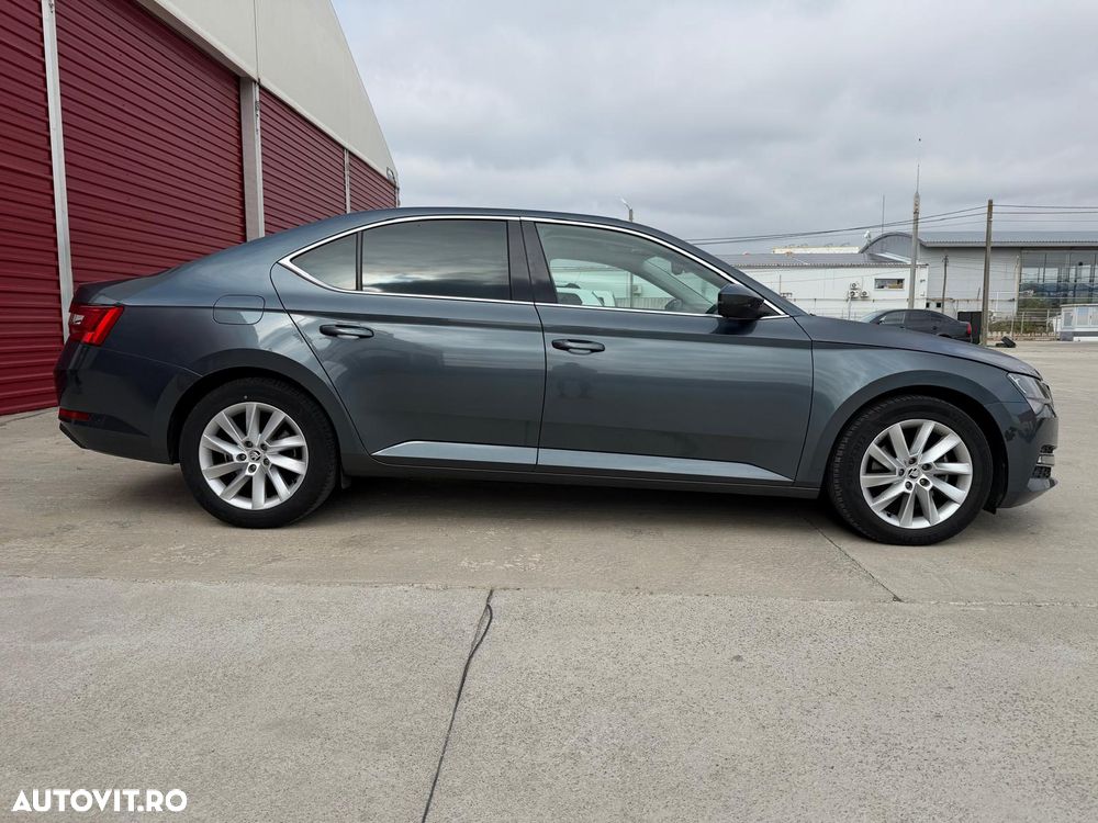 Skoda Superb 2.0 TDI DSG Ambition - 4