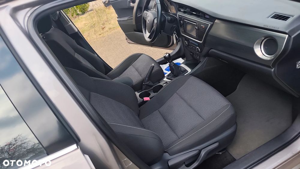 Toyota Auris 2.0 D-4D Luna - 19
