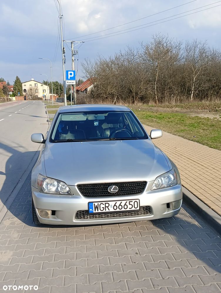 Lexus IS - 1