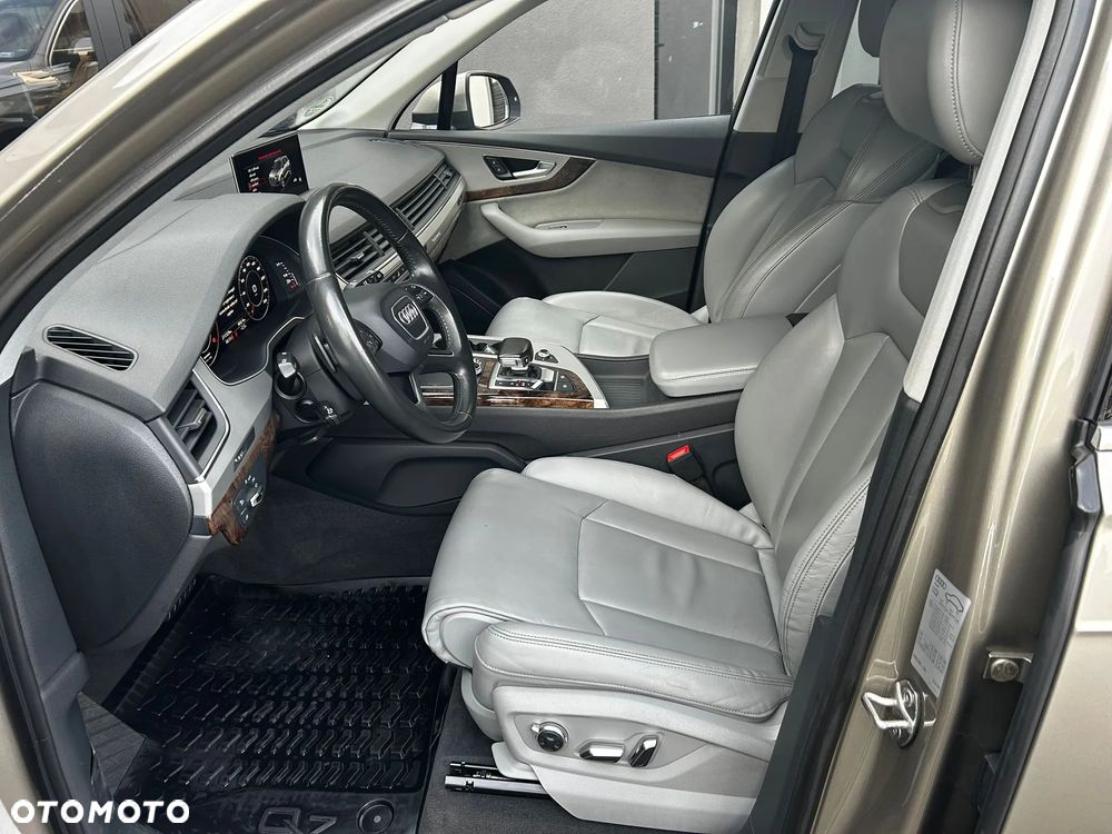 Audi Q7 - 11