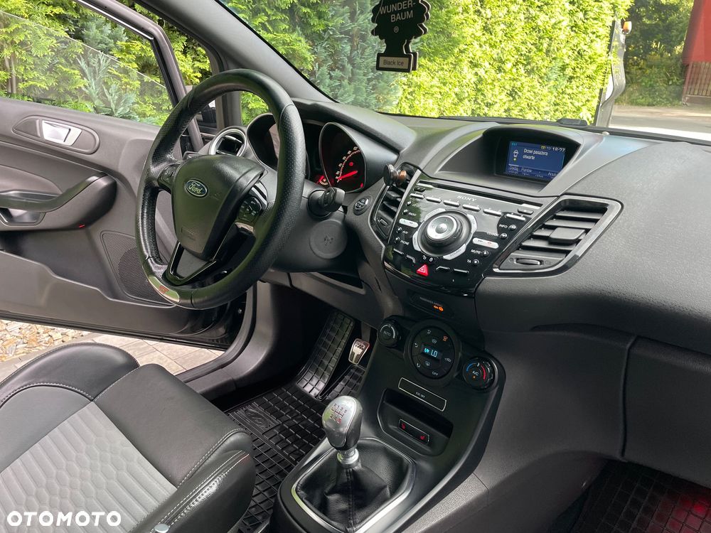 Ford Fiesta 1.6 EcoBoost ST - 23