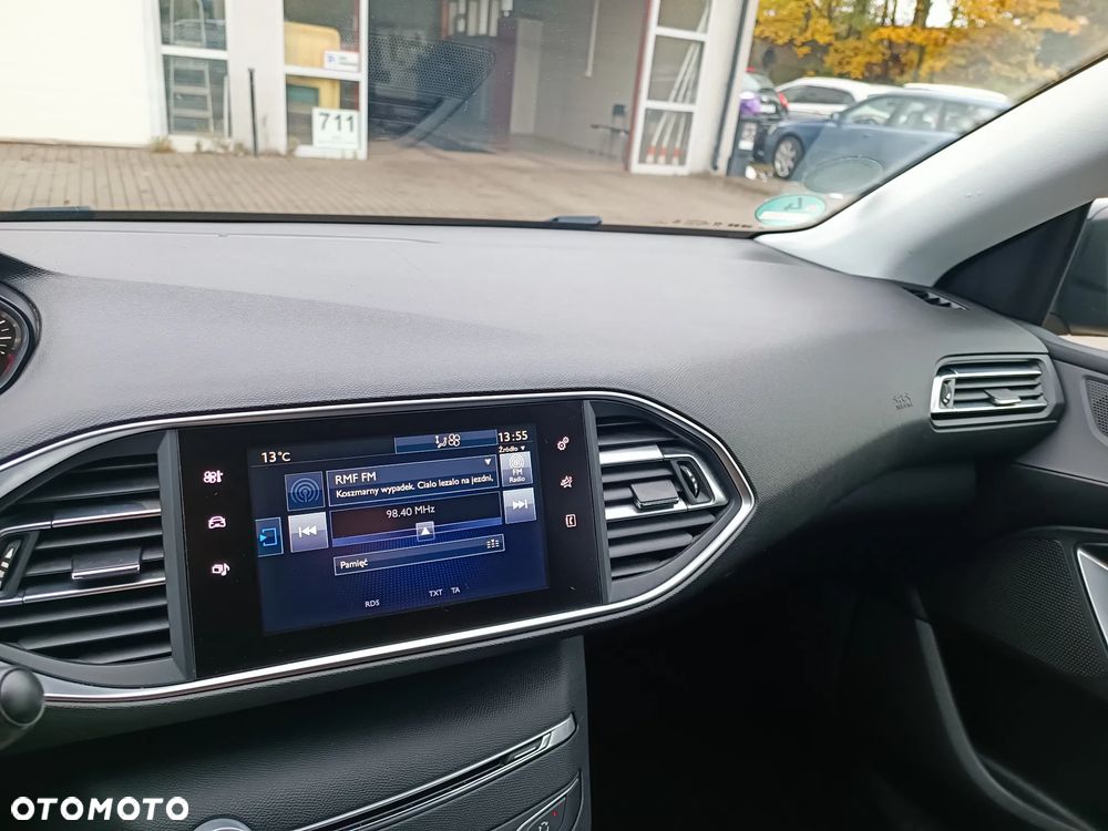 Peugeot 308 1.2 PureTech Active S&S EAT6 - 17