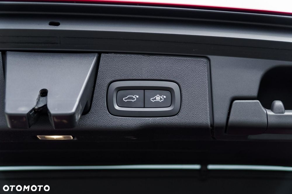 Volvo XC 60 T6 Plug-In Hybrid AWD Plus Dark - 40