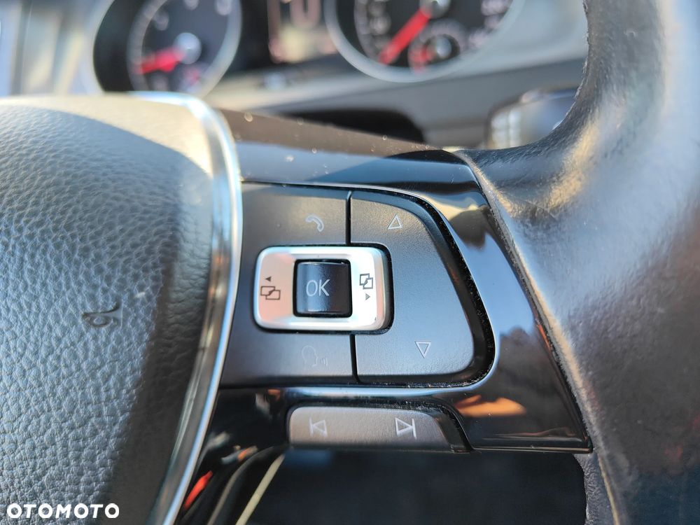 Volkswagen Golf 1.6 TDI Highline - 20