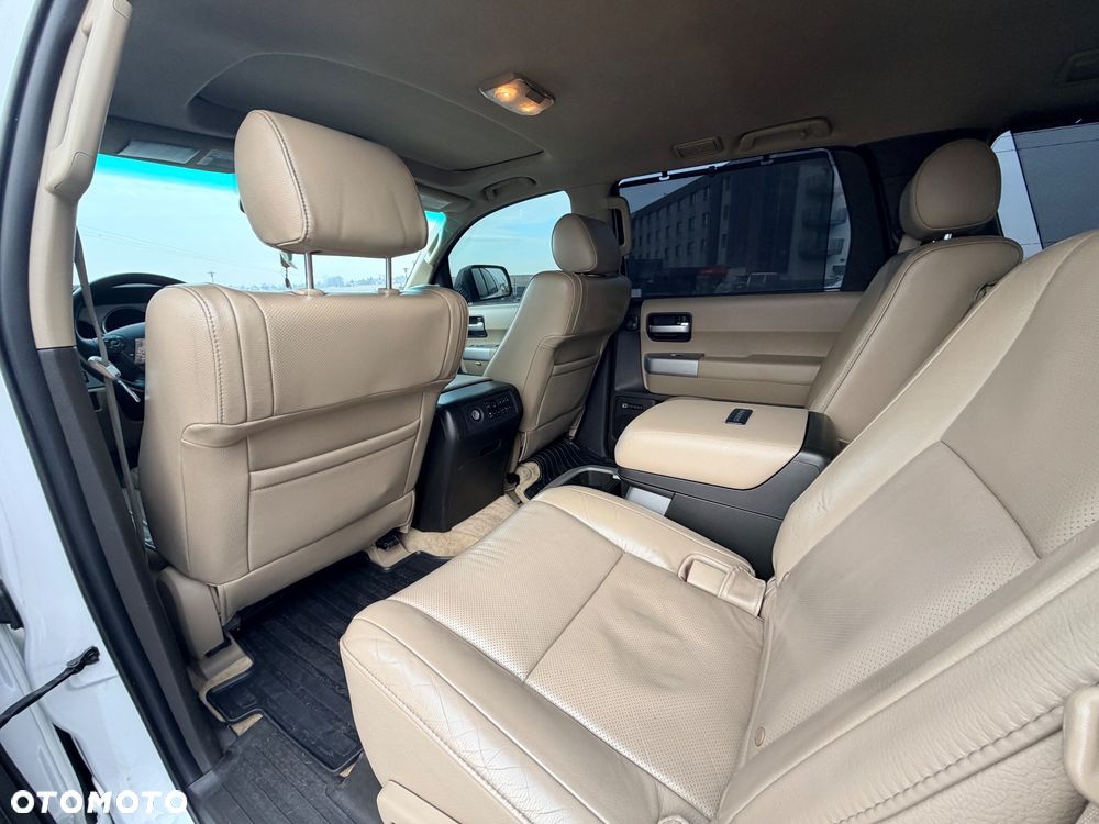 Toyota Sequoia - 24