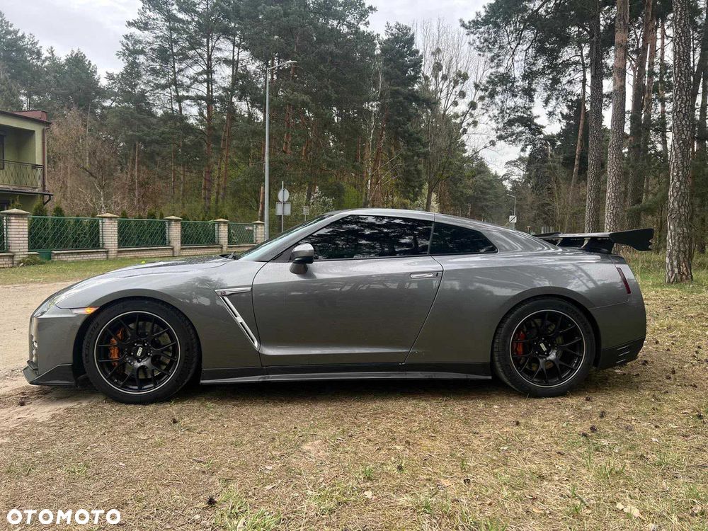 Nissan GT-R - 5