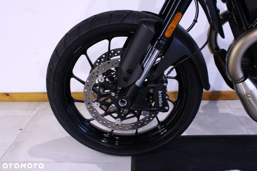 Moto Guzzi V85 - 30
