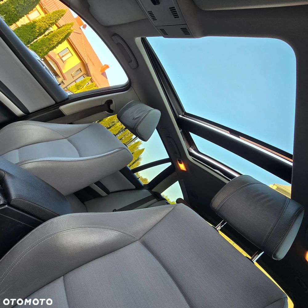 BMW Seria 3 320i Touring - 29