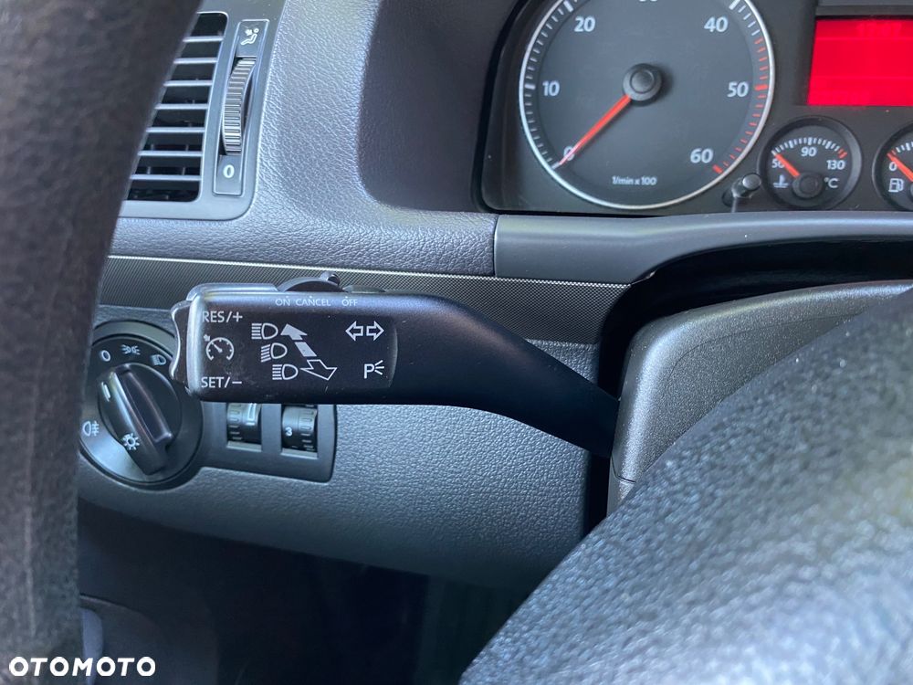 Volkswagen Touran - 29