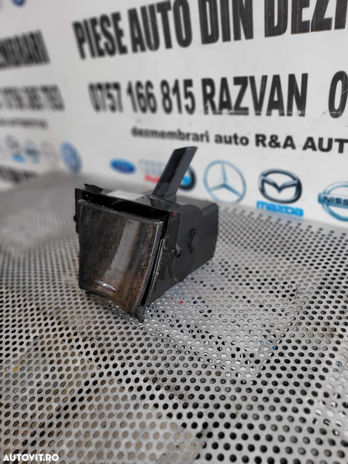 Sertar Scrumiera Mercedes E Class W211 Dezmembrez Mercedes E Class W211 2.7 Cdi Automat Cod Motor 6 - 3