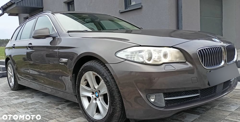 BMW Seria 5 525d xDrive Luxury Line - 9