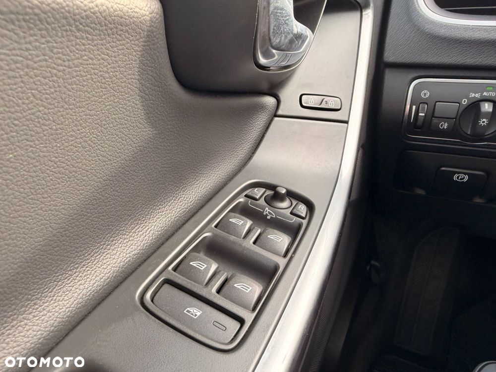 Volvo V60 Cross Country D3 Drive-E Momentum - 21