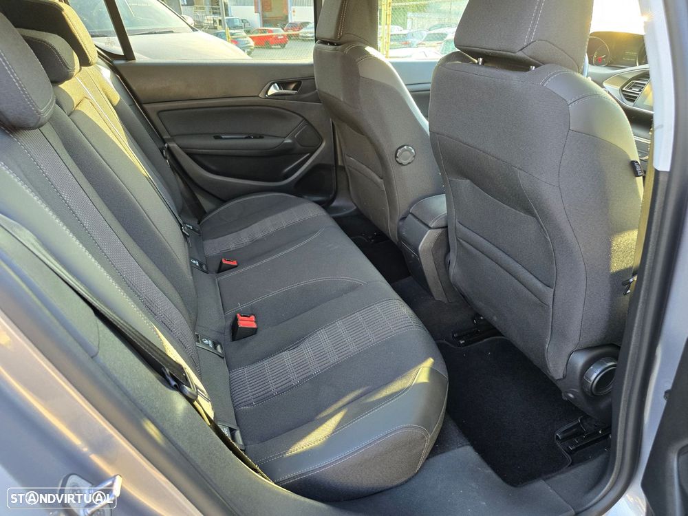 Peugeot 308 1.2 PureTech Allure EAT8 - 23