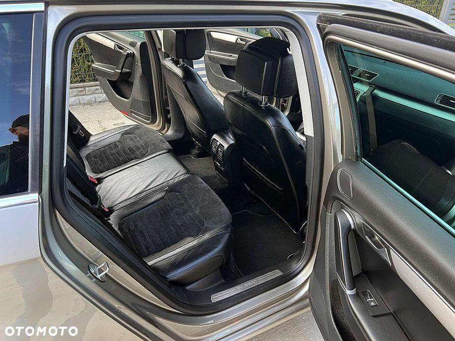 Volkswagen Passat 2.0 TDI Highline - 12