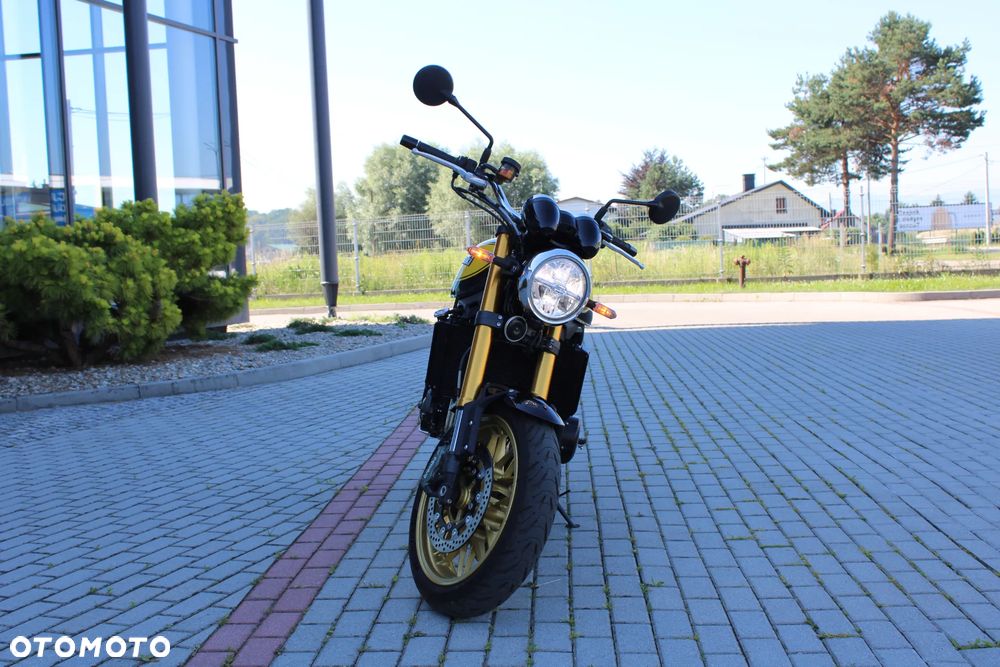 Kawasaki Z 900 RS - 2