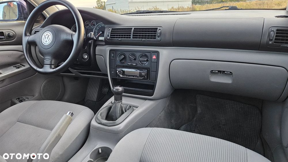 Volkswagen Passat 1.8T Basis - 17