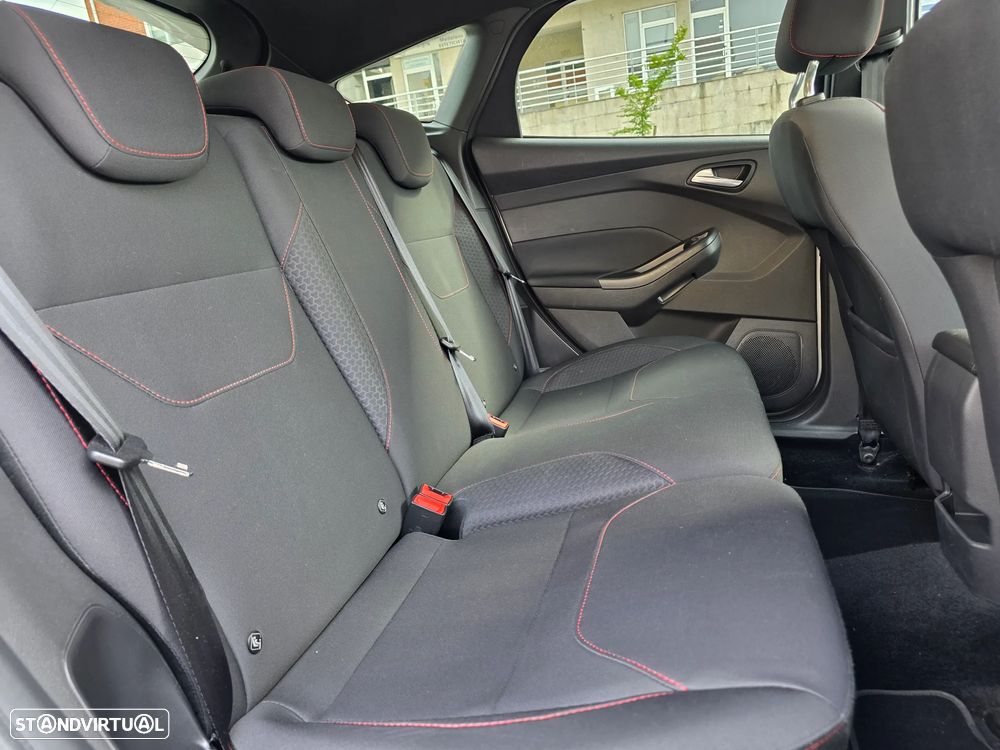 Ford Focus 1.0 EcoBoost MHEV ST-Line - 15