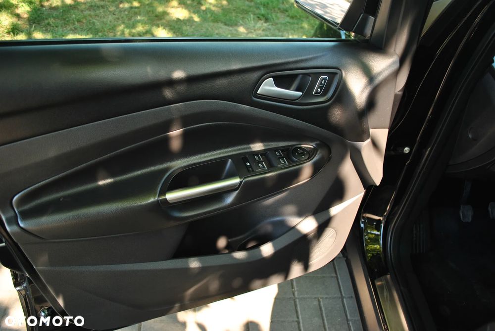 Ford Kuga 2.0 TDCi 2x4 Titanium - 12