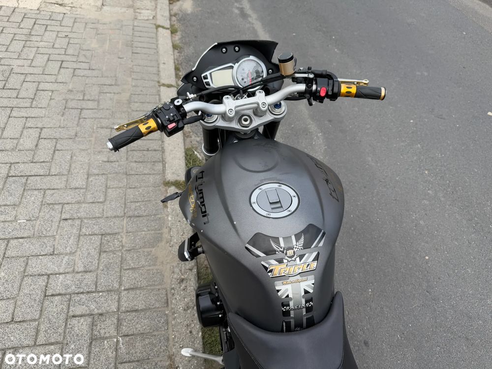 Triumph Street Triple - 10
