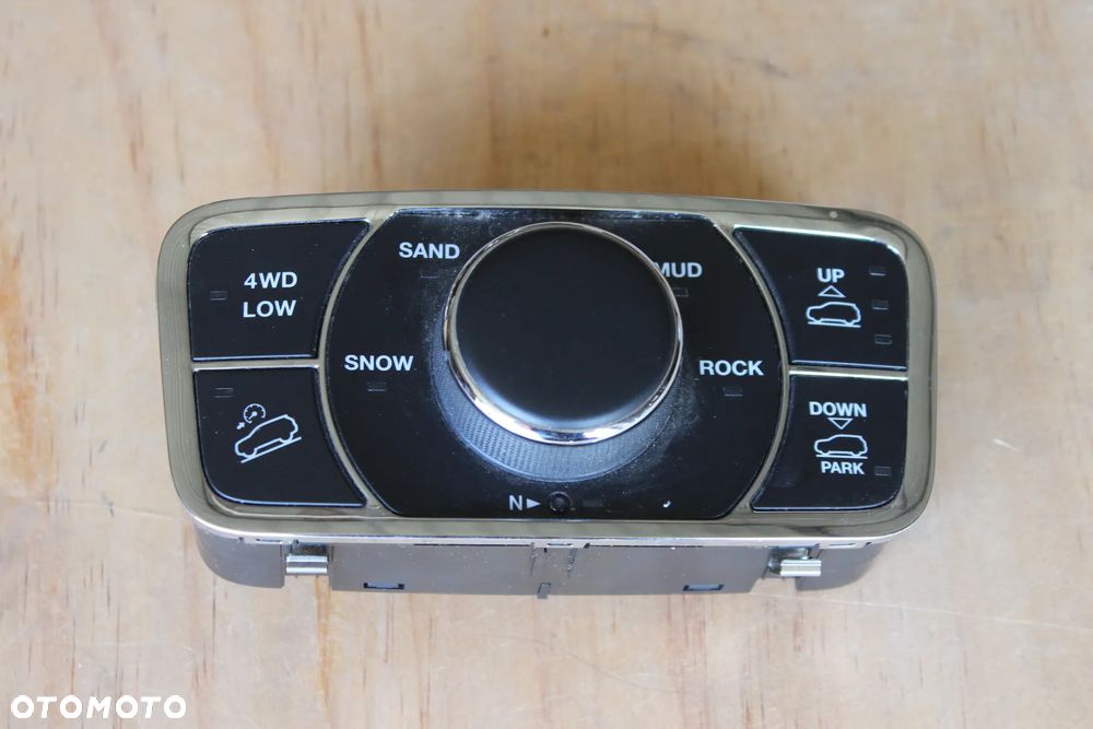 PANEL SKRZYNI BIEGÓW JEEP CHEROKEE WK2 P68258736AA 2018 - 2