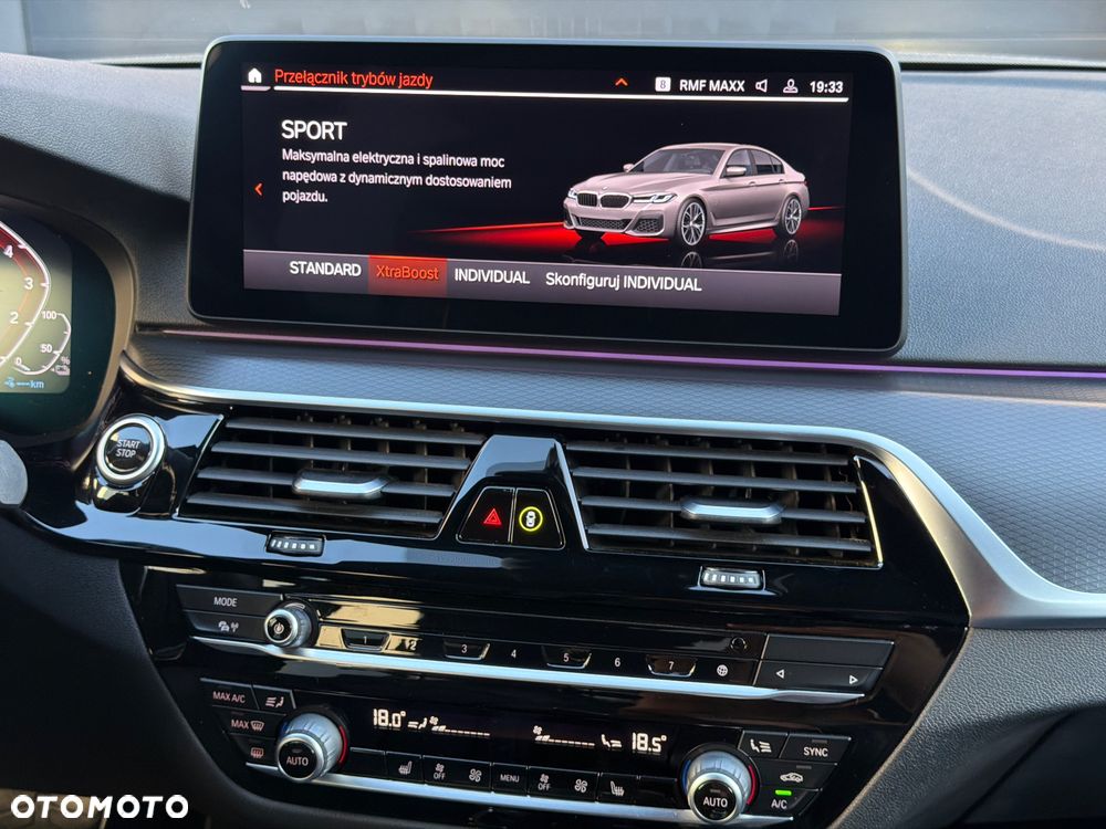 BMW Seria 5 530e xDrive sport - 40