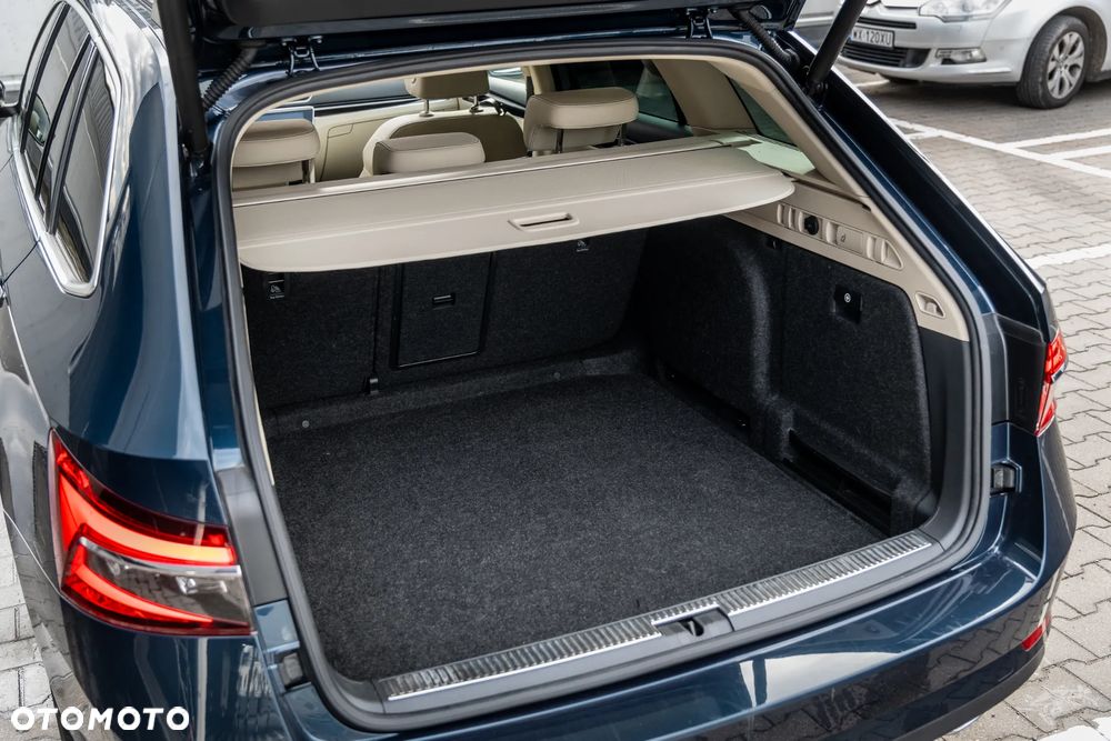 Skoda Superb 2.0 TDI SCR 4x4 L&K DSG - 9