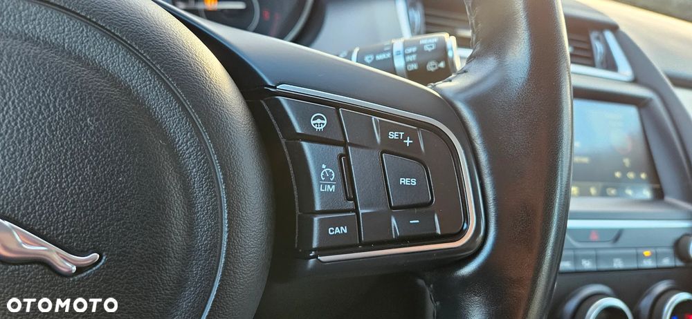 Jaguar E-Pace D150 AWD R-Dynamic HSE - 14