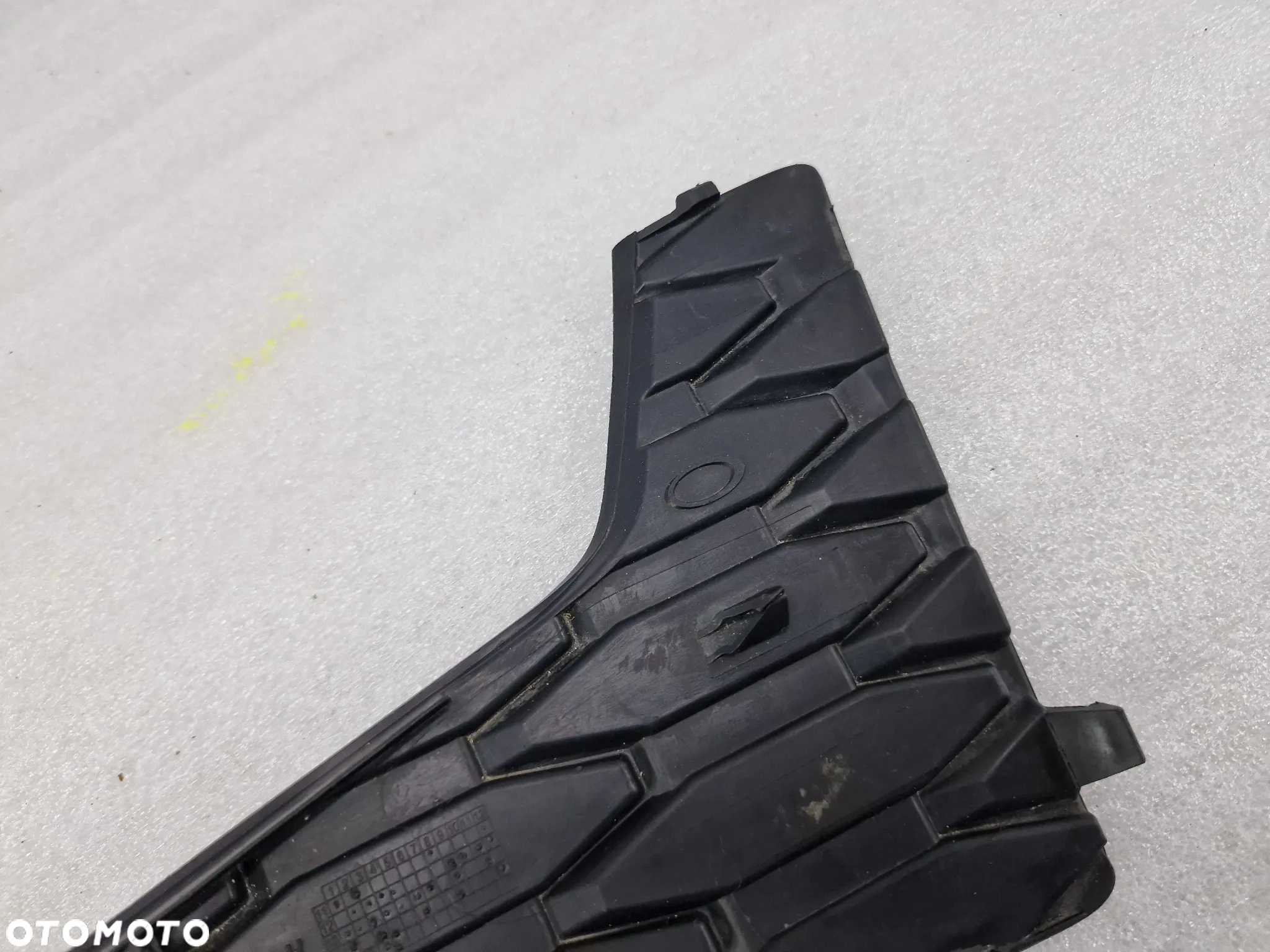 SEAT LEON 3 III FR 12- PRAWA KRATKA BOCZNA ZDERZAKA PRZEDNIEGO PRZÓD , NR 5F0853666B , NR AUKCJI C/104 - 6