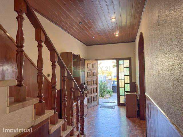 Espaçosa Moradia T5 com garagem e jardim no Algueirão - Grande imagem: 2/41