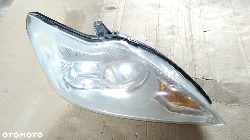 FORD FOCUS MK II LAMPA PRAWA REFLEKTOR - 1