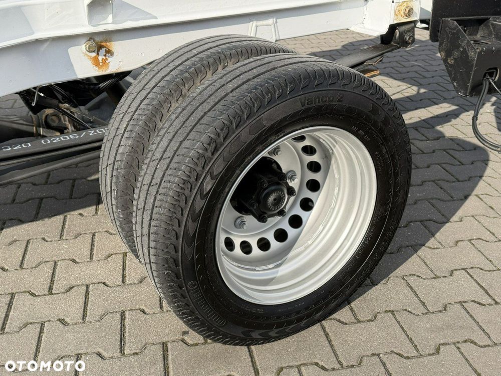 Mercedes-Benz Sprinter - 12