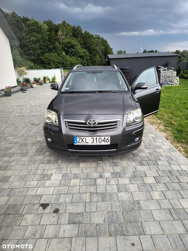 Toyota Avensis 2.0 D-4D Luna - 2