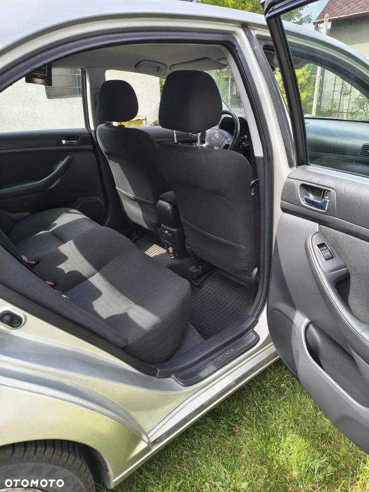Toyota Avensis 2.0 D-4D Sol - 10